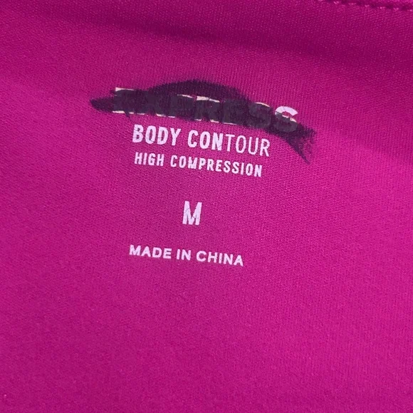 Express Body Contour High Neck Cropped Tank - Picture 5 of 5